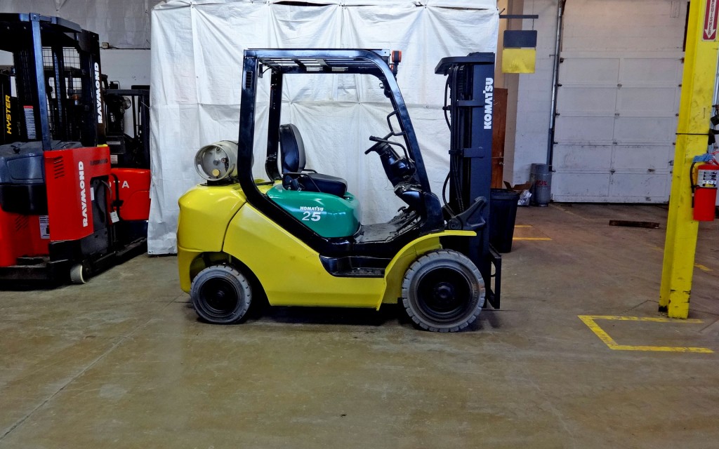 2011 Komatsu FG25T-16 Forklift on Sale in Arizona